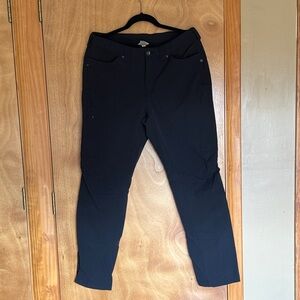 Duluth Trading Co Women's Black Straight Leg Pants.